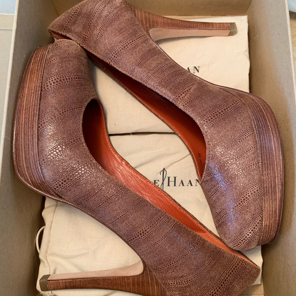 Cole Haan Nike Air Soft Brown Suede Platform Pumps